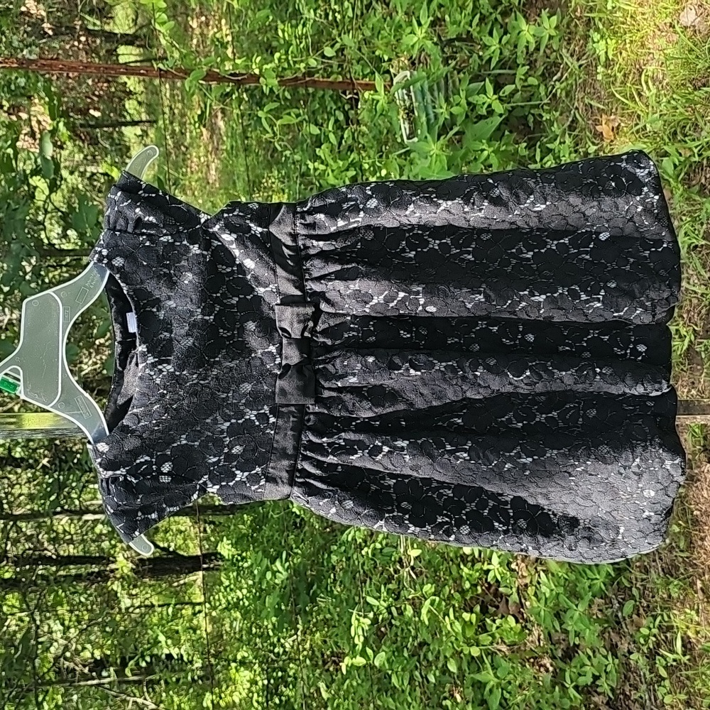 babyGap Girl Sz 5 Black Lace Like Material Over Light Fabric Bubble Dress w/Bow
